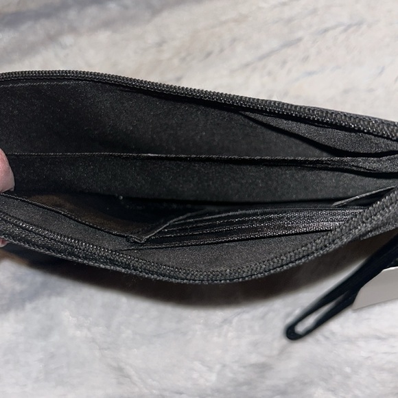 NWT•Horror Film Set• BUCKLE-DOWN Canvas Wallet, “IT 2” & 2 “Terrifier” Film Pins - Picture 13 of 16